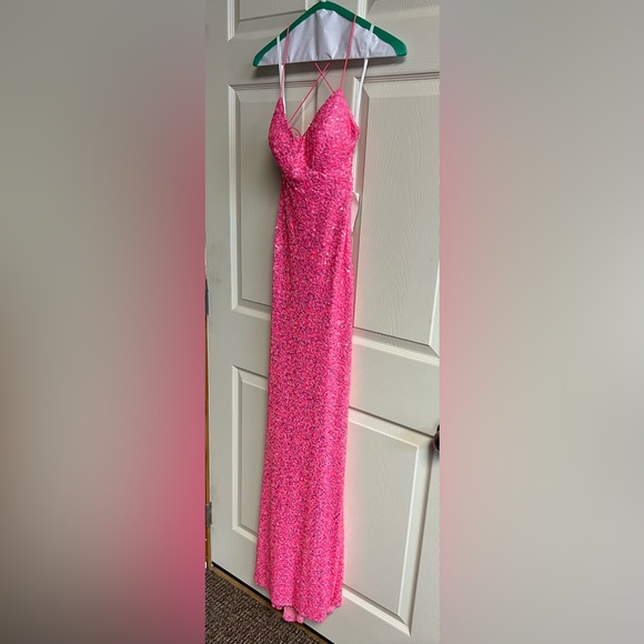 Prom dress. Bubblegum pink. SIZE 1/2. Never worn, only tried on. - Picture 3 of 3